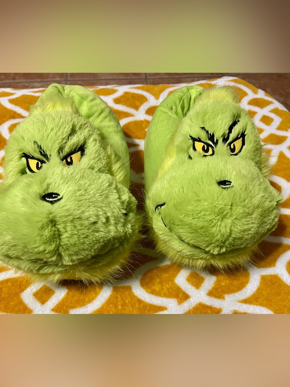Primark The Grinch Plush Slippers in Lime Green